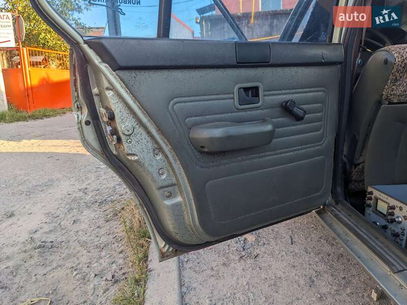 Седан BMW 5 Series 1984 в Житомире