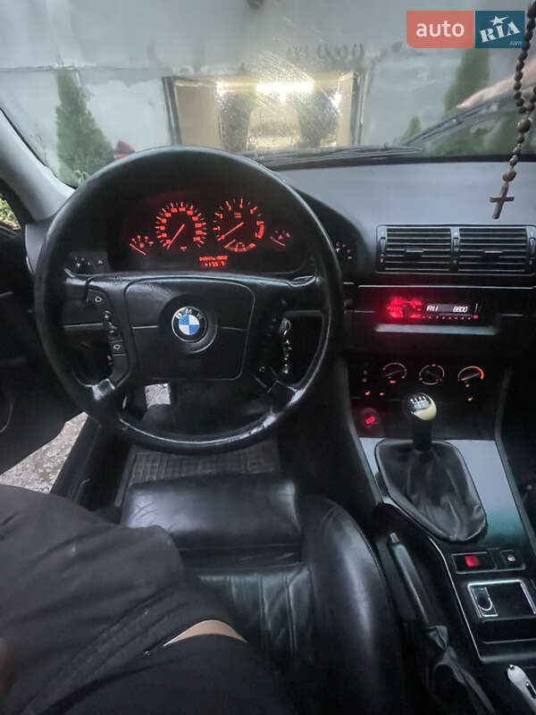 Седан BMW 5 Series 1999 в Чернівцях