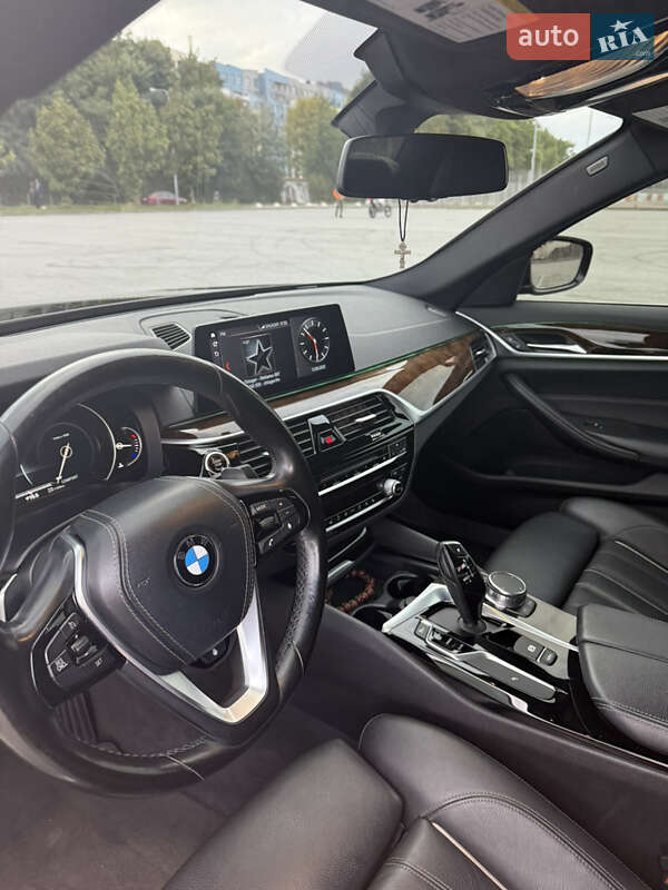 Седан BMW 5 Series 2017 в Львові