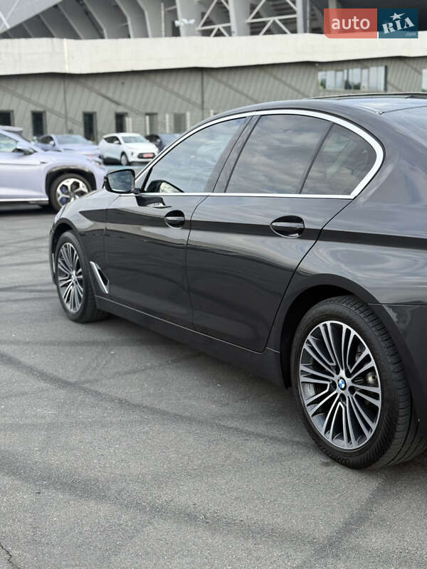 Седан BMW 5 Series 2019 в Львові