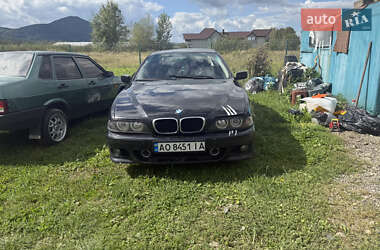 Седан BMW 5 Series 2002 в Тячеве