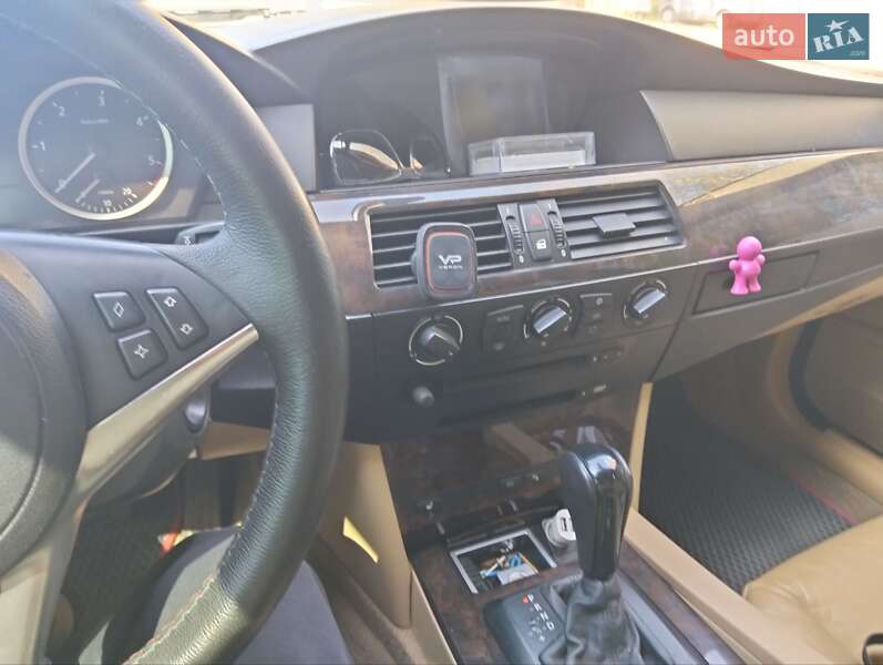 Седан BMW 5 Series 2004 в Коростене