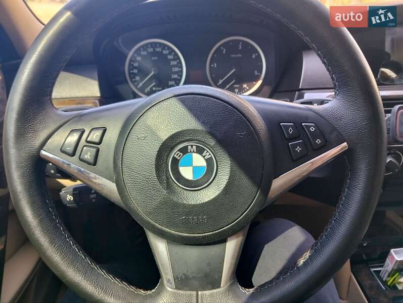 Седан BMW 5 Series 2004 в Коростене