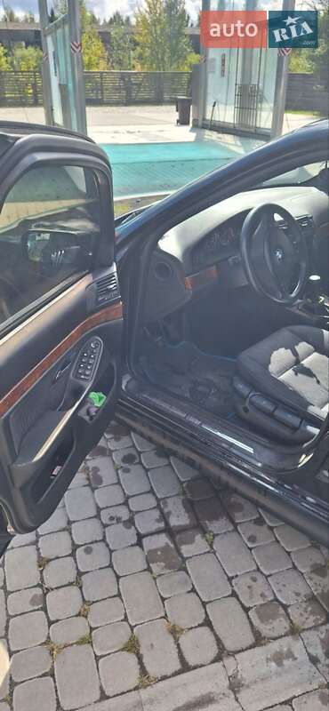 Седан BMW 5 Series 2001 в Березному