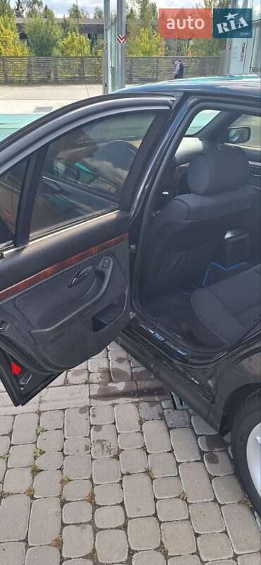 Седан BMW 5 Series 2001 в Березному