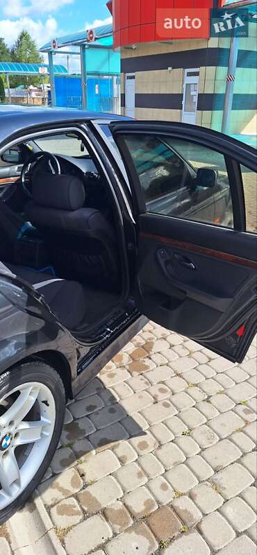 Седан BMW 5 Series 2001 в Березному