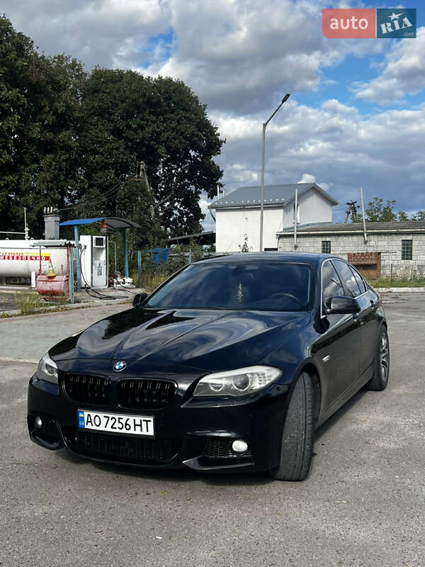 Седан BMW 5 Series 2012 в Волочиске