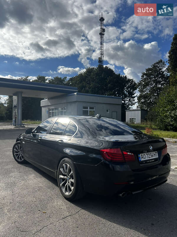 Седан BMW 5 Series 2012 в Волочиске