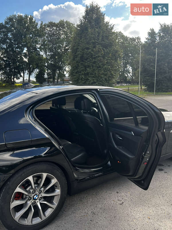 Седан BMW 5 Series 2012 в Волочиске