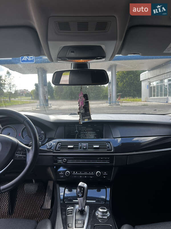 Седан BMW 5 Series 2012 в Волочиске