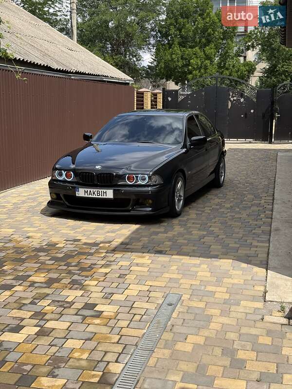Седан BMW 5 Series 2001 в Еланце