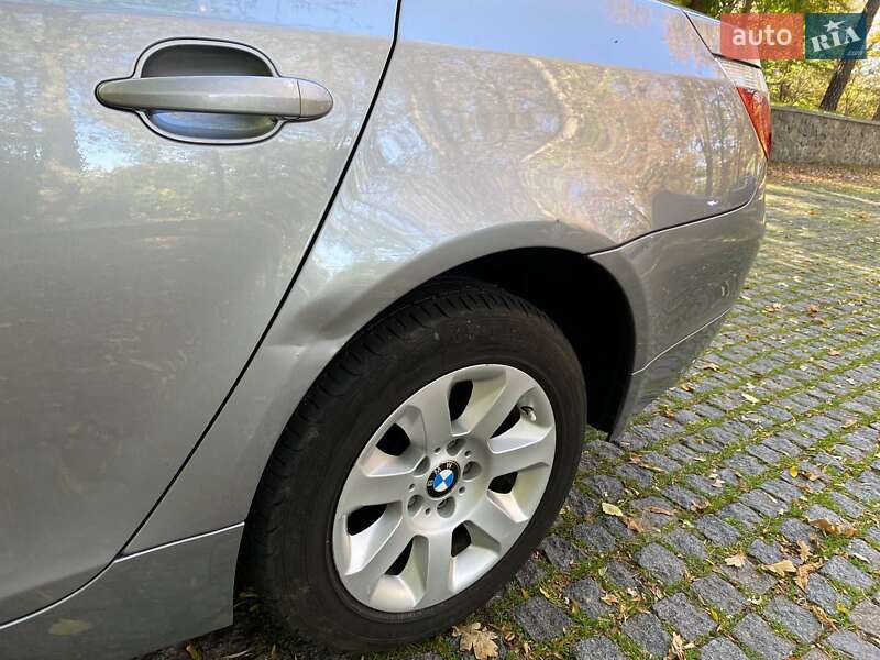 Седан BMW 5 Series 2005 в Каневе