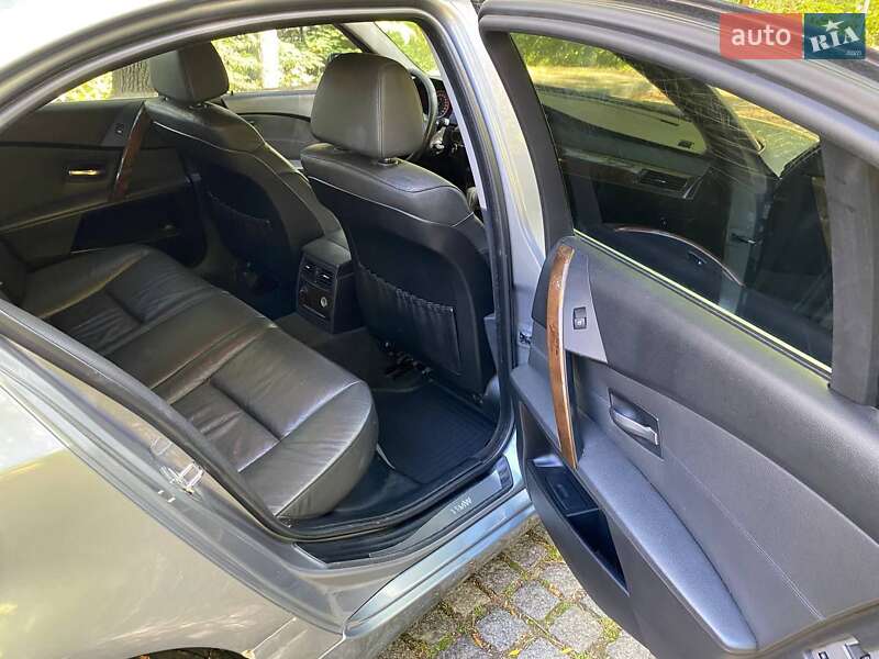 Седан BMW 5 Series 2005 в Каневе