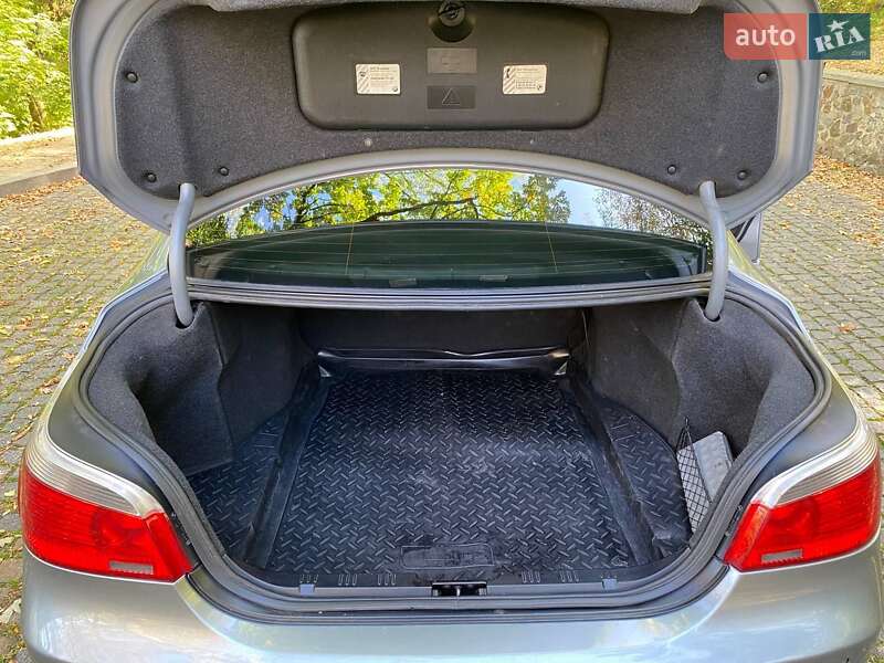 Седан BMW 5 Series 2005 в Каневе