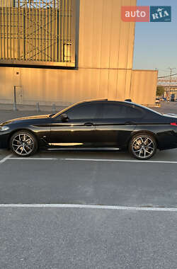 Седан BMW 5 Series 2023 в 
