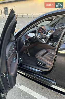 Седан BMW 5 Series 2023 в 