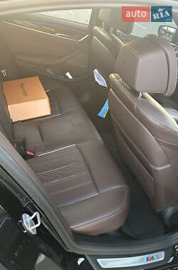 Седан BMW 5 Series 2023 в 