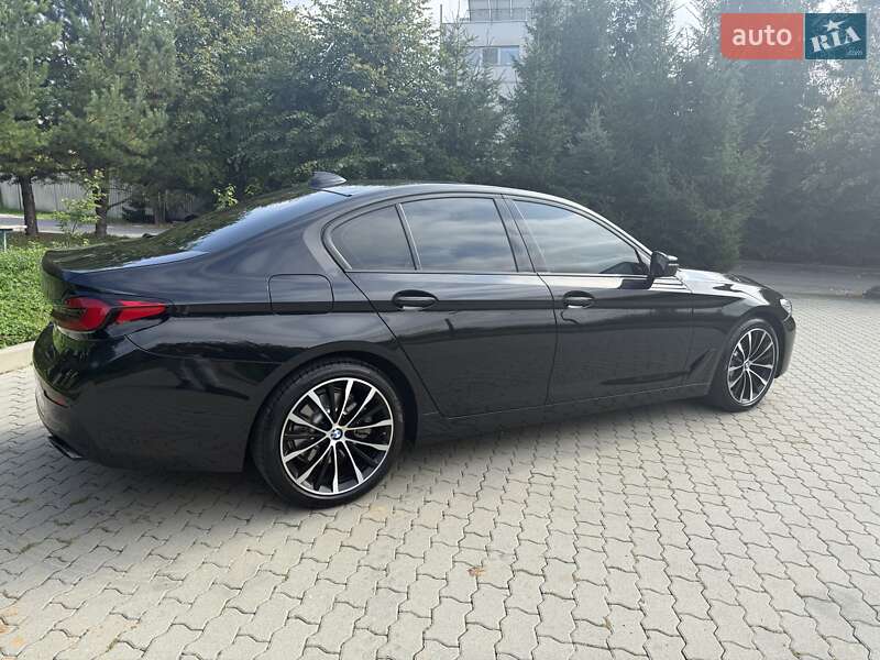 Седан BMW 5 Series 2021 в Львове