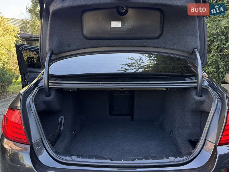 Седан BMW 5 Series 2012 в Міжгір'ї