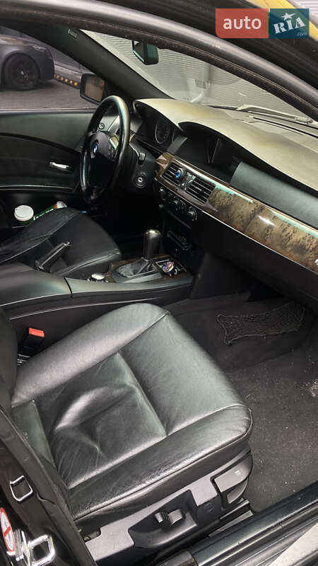 Седан BMW 5 Series 2003 в Смыге