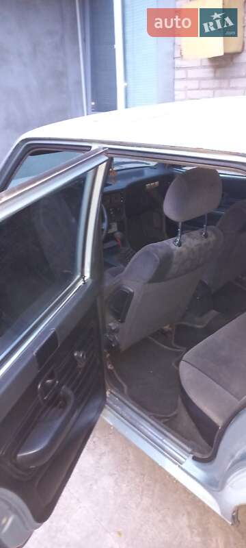 Седан BMW 5 Series 1984 в Запорожье