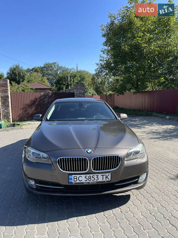 Седан BMW 5 Series 2010 в Львові
