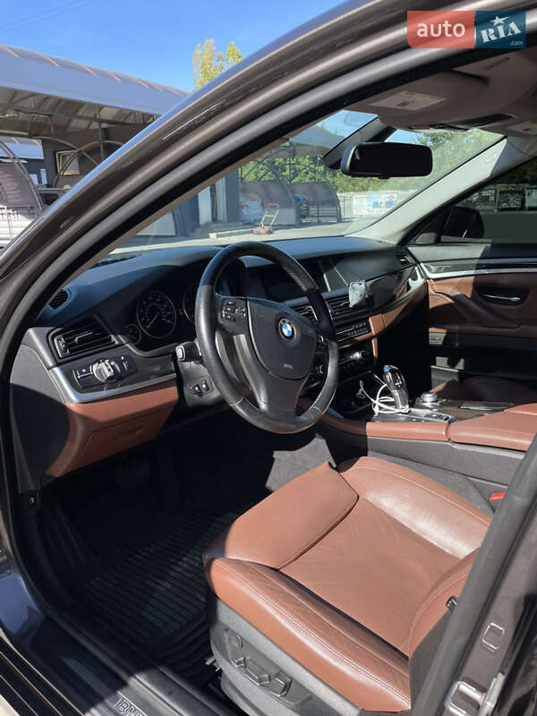 Седан BMW 5 Series 2010 в Львові