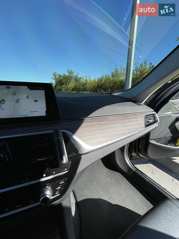 Седан BMW 5 Series 2017 в Хмельницком