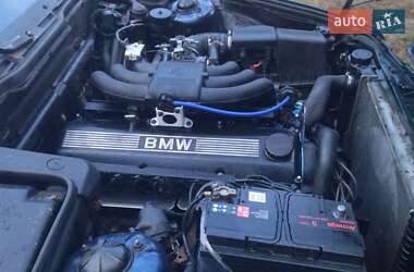 Седан BMW 5 Series 1989 в Іванкові