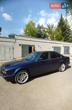 Седан BMW 5 Series 1992 в Запорожье
