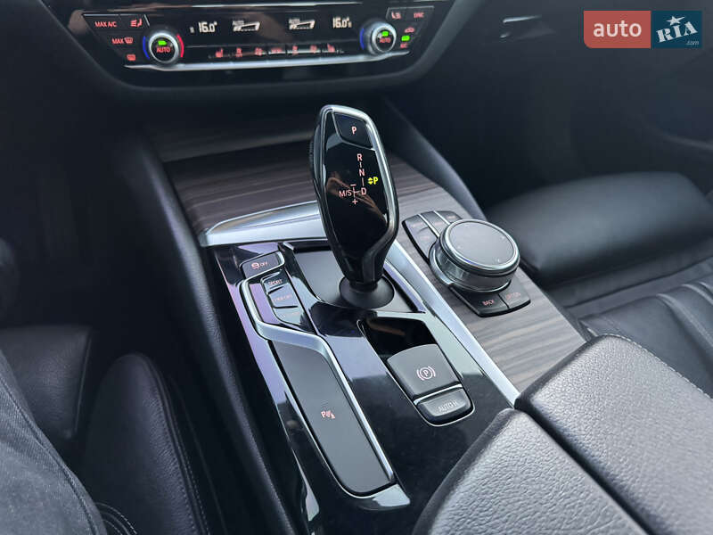 Седан BMW 5 Series 2017 в Мукачево