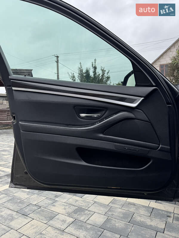 Седан BMW 5 Series 2011 в Вараше фото 7 Седан BMW 5 Series 2011 в Вараше