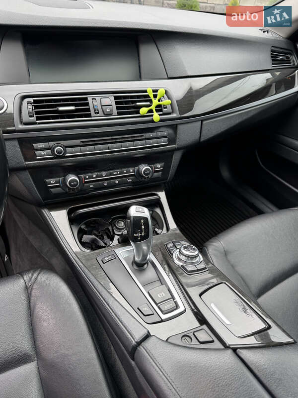 Седан BMW 5 Series 2011 в Вараше фото 8 Седан BMW 5 Series 2011 в Вараше