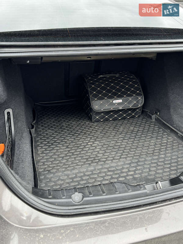 Седан BMW 5 Series 2011 в Вараше фото 19 Седан BMW 5 Series 2011 в Вараше