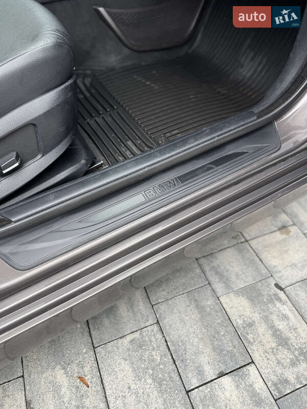 Седан BMW 5 Series 2011 в Вараше фото 25 Седан BMW 5 Series 2011 в Вараше