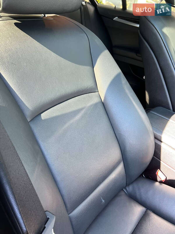 Седан BMW 5 Series 2013 в Львове