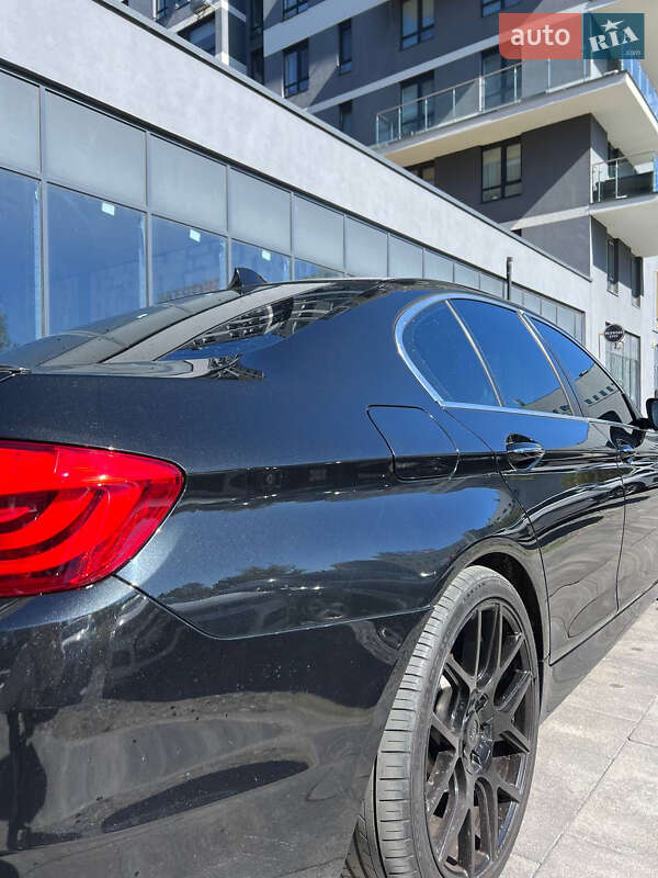 Седан BMW 5 Series 2013 в Львове