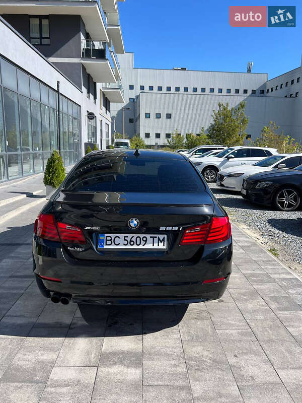 Седан BMW 5 Series 2013 в Львове