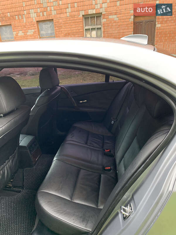Седан BMW 5 Series 2005 в Корце