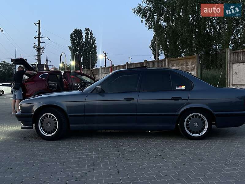 Седан BMW 5 Series 1988 в Вінниці