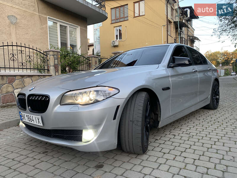 Седан BMW 5 Series 2013 в Надворной