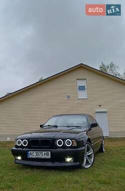 Седан BMW 5 Series 1989 в Дубровиці