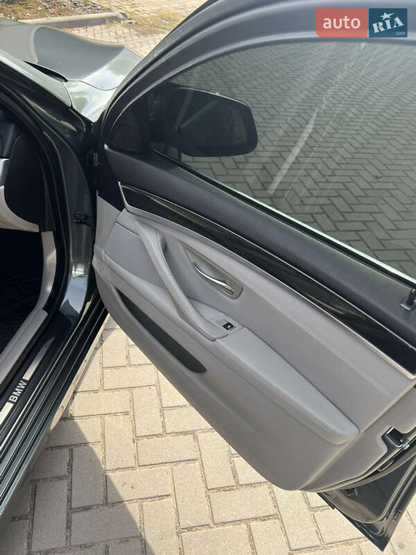 Седан BMW 5 Series 2012 в Днепре
