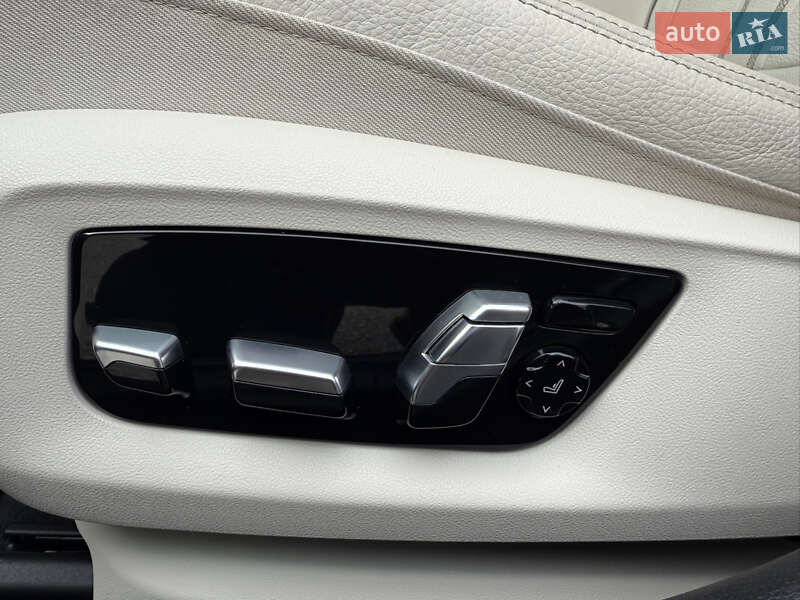 Седан BMW 5 Series 2020 в Львове