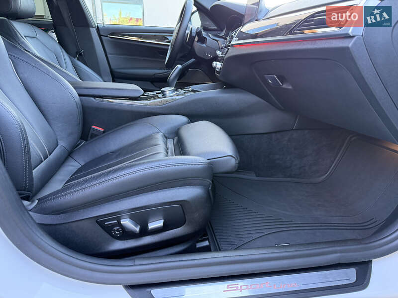 Седан BMW 5 Series 2019 в Ровно