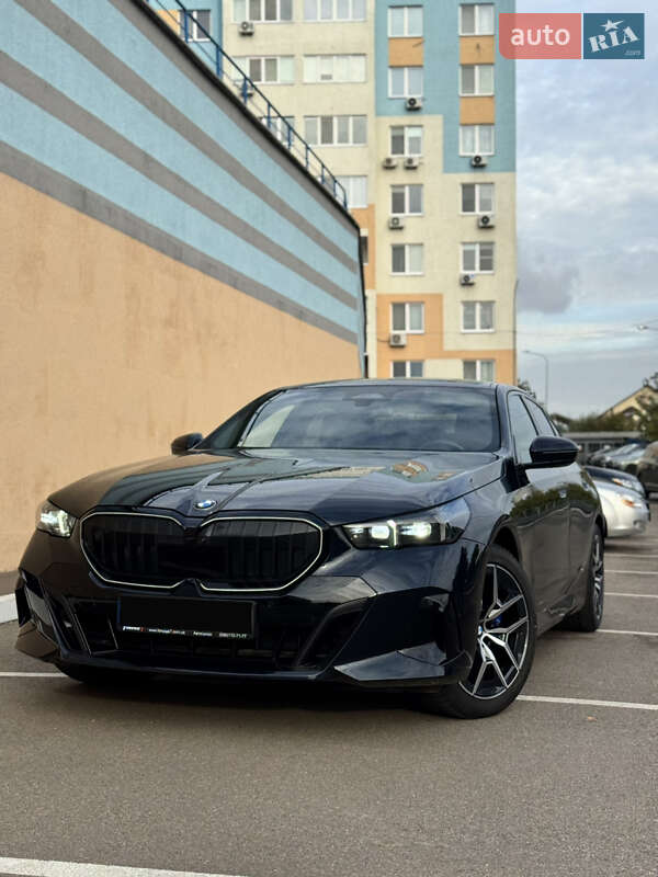 Седан BMW 5 Series 2023 в Киеве