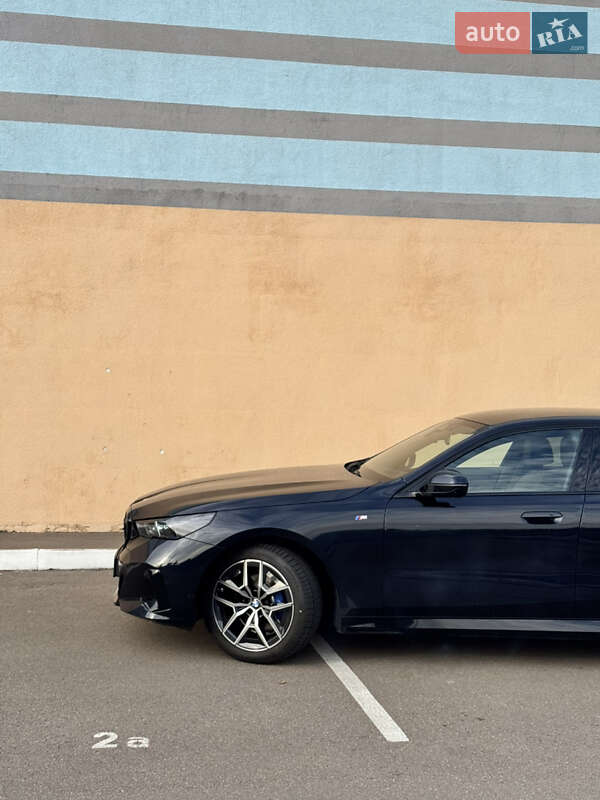 Седан BMW 5 Series 2023 в Киеве