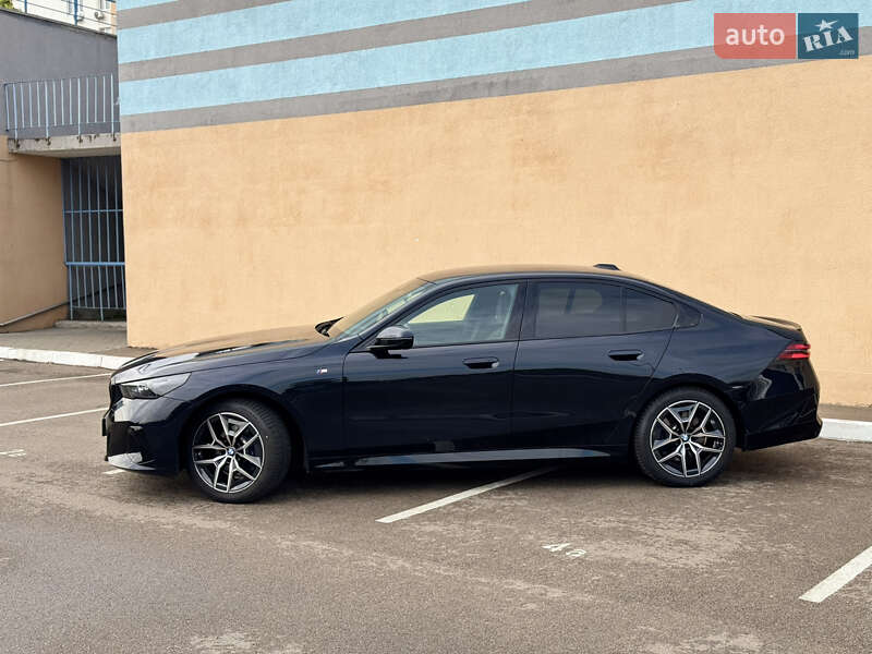 Седан BMW 5 Series 2023 в Киеве