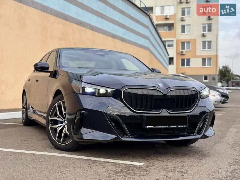 Седан BMW 5 Series 2023 в Киеве