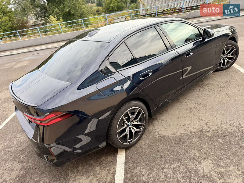 Седан BMW 5 Series 2023 в Киеве